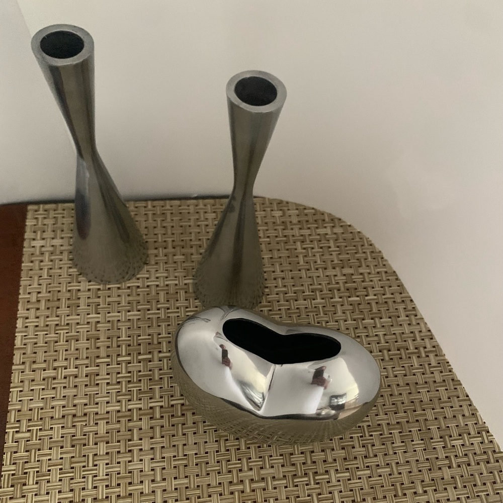 Nina Oberoi heart shaped vase and 2 IKEA candle stick holders - Picture 2 of 4